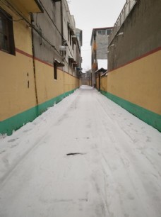 下雪的过道