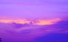 紫色云彩彩霞